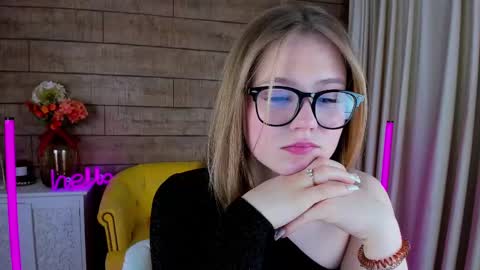Snapshot of selinswarovski chatting on 17, 2, 2025 SelinSwarovski online show from 17, 2, 2025