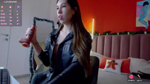 Nicole online show from 10, 12, 2024