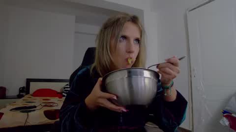 Snapshot of sellena_angel chatting on 27, 10, 2025 sellena_angel online show from 27, 10, 2025