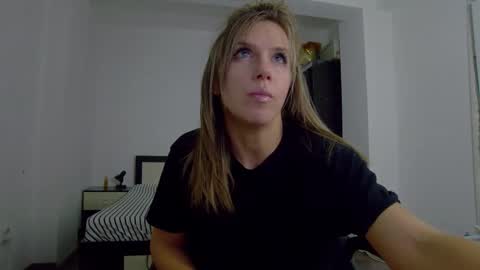 Snapshot of sellena_angel chatting on 13, 11, 2025 sellena_angel online show from 13, 11, 2025