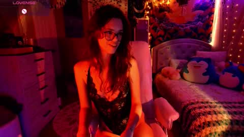    online show from 4, 12, 2025