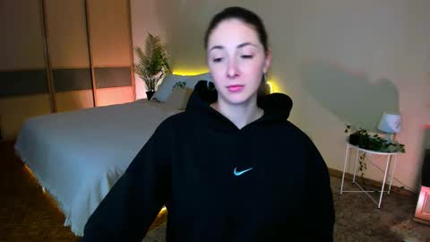 sensitiveheartt online show from 8, 10, 2025