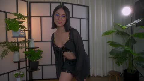 Maria- OF sensual bee online show from 12, 1, 2025