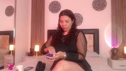 Snapshot of serena_houstonn chatting on 4, 11, 2025 Serena online show from 4, 11, 2025