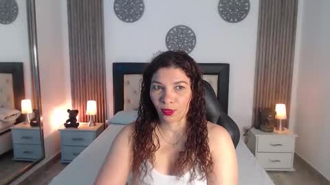 Snapshot of serena_houstonn chatting on 8, 11, 2025 Serena online show from 8, 11, 2025