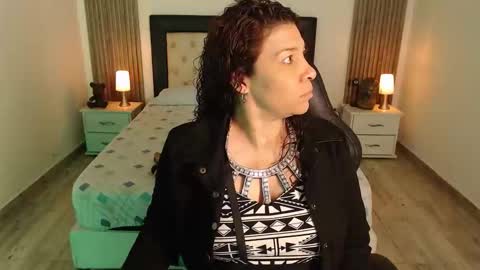 Snapshot of serena_houstonn chatting on 13, 11, 2025 Serena online show from 13, 11, 2025