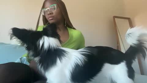 Snapshot of serenitybee chatting on 18, 11, 2025 Serenity Bee online show from 18, 11, 2025