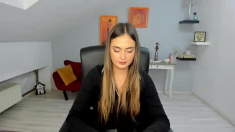 Snapshot of serenlys chatting on 4, 11, 2025 serenlys online show from 4, 11, 2025