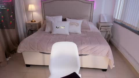 Serenna Cruz online show from 5, 3, 2025