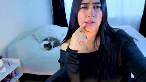 Serenna Cruz online show from 17, 10, 2025