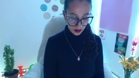 Snapshot of seuctive_woman57 chatting on 15, 12, 2025 samy online show from 15, 12, 2025