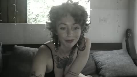 Trixy Rose online show from 11, 1, 2025