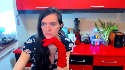 Snapshot of sexqueen1111 chatting on 4, 3, 2025 sexqueen1111 online show from 4, 3, 2025