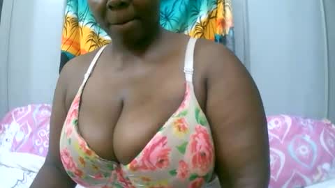 Snapshot of sexxi_ebony chatting on 11, 11, 2025 sexxi_ebony online show from 11, 11, 2025