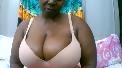 Snapshot of sexxi_ebony chatting on 15, 11, 2025 sexxi_ebony online show from 15, 11, 2025