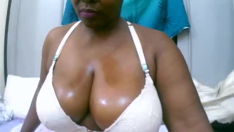 Snapshot of sexxi_ebony chatting on 19, 11, 2025 sexxi_ebony online show from 19, 11, 2025