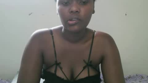 Snapshot of sexxy_lynne chatting on 14, 10, 2025 sexxy_lynne online show from 14, 10, 2025