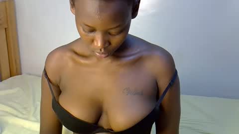 Snapshot of sexxyvee224 chatting on 18, 10, 2025 sexxyvee224 online show from 18, 10, 2025