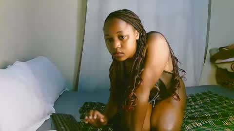 Snapshot of sexy_ariana_2 chatting on 27, 10, 2025 Ariana online show from 27, 10, 2025