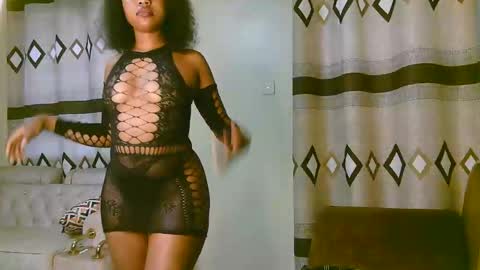 Snapshot of sexy_ariana_2 chatting on 15, 11, 2025 Ariana online show from 15, 11, 2025