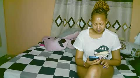 Snapshot of sexy_bluegirl chatting on 24, 10, 2025 sexy_bluegirl online show from 24, 10, 2025