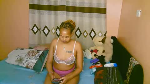 Snapshot of sexy_bluegirl chatting on 27, 10, 2025 sexy_bluegirl online show from 27, 10, 2025