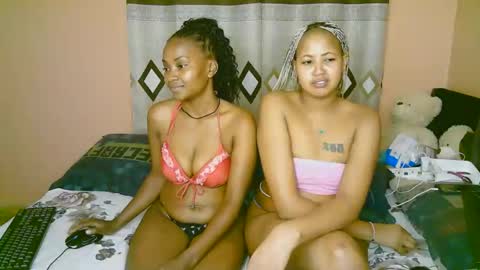 Snapshot of sexy_bluegirl chatting on 8, 11, 2025 sexy_bluegirl online show from 8, 11, 2025