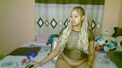 Snapshot of sexy_bluegirl chatting on 13, 11, 2025 sexy_bluegirl online show from 13, 11, 2025