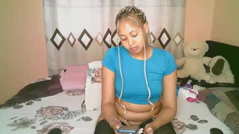 Snapshot of sexy_bluegirl chatting on 14, 11, 2025 sexy_bluegirl online show from 14, 11, 2025