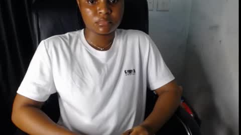 Snapshot of sexy_dick_drainer chatting on 25, 10, 2025 TAISHA online show from 25, 10, 2025