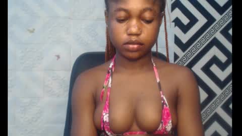 Snapshot of sexy_floral chatting on 11, 10, 2025 Angela online show from 11, 10, 2025