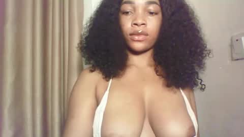 Snapshot of sexy_kitty881 chatting on 29, 10, 2025 Sexy kitty881 online show from 29, 10, 2025