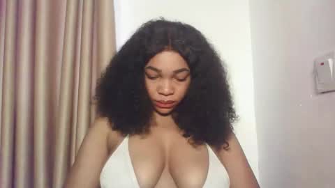 Snapshot of sexy_kitty881 chatting on 30, 10, 2025 Sexy kitty881 online show from 30, 10, 2025