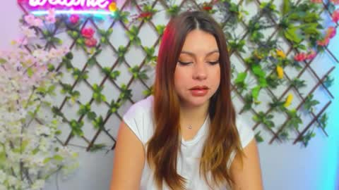 Snapshot of sexy_lily20 chatting on 23, 11, 2025 Lily online show from 23, 11, 2025