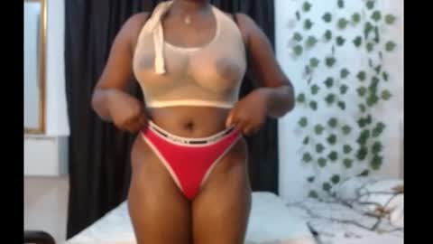 Snapshot of sexy_pearl12 chatting on 12, 9, 2025 zoe online show from 12, 9, 2025