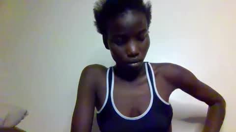 sexy_petittie online show from 8, 10, 2025