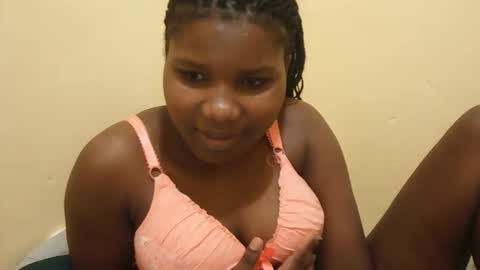 Snapshot of sexy_roz chatting on 8, 3, 2026 Queen online show from 8, 3, 2026