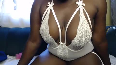 sexy_serena_ online show from 3, 1, 2025