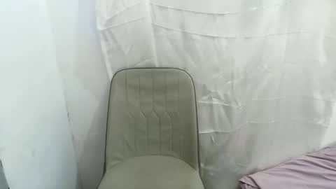 sexybitchzeby online show from 4, 2, 2026