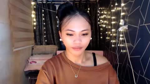 Miss Cheng online show from 17, 11, 2025