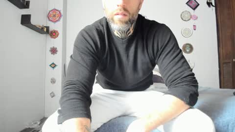 Antonioylola online show from 4, 1, 2025