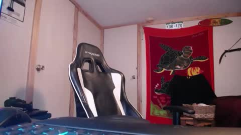 Snapshot of sexycoloradolovers chatting on 16, 12, 2025 Austin and Megan online show from 16, 12, 2025