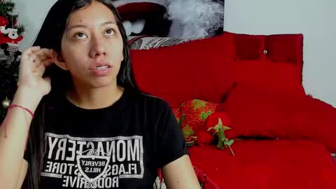 Snapshot of sexylaurita4u chatting on 31, 12, 2024 laura online show from 31, 12, 2024