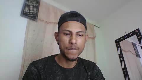 Snapshot of sexyleon69 chatting on 6, 11, 2025 Sexy leon online show from 6, 11, 2025