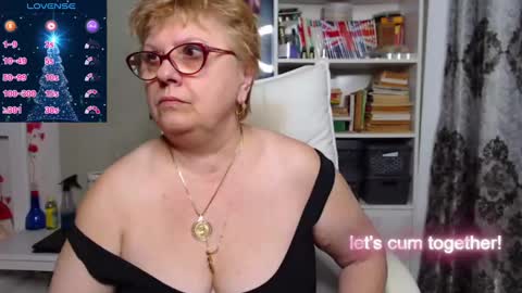 Snapshot of sexylynette4u chatting on 16, 12, 2024 sexylynette4u online show from 16, 12, 2024