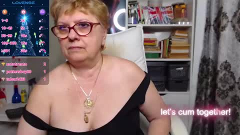 Snapshot of sexylynette4u chatting on 16, 12, 2024 sexylynette4u online show from 16, 12, 2024