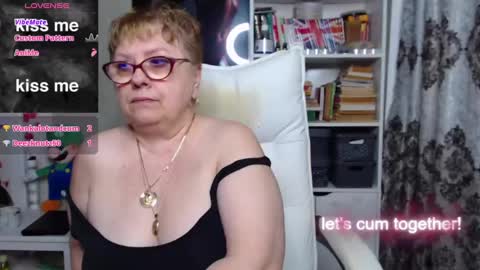 Snapshot of sexylynette4u chatting on 24, 1, 2025 sexylynette4u online show from 24, 1, 2025