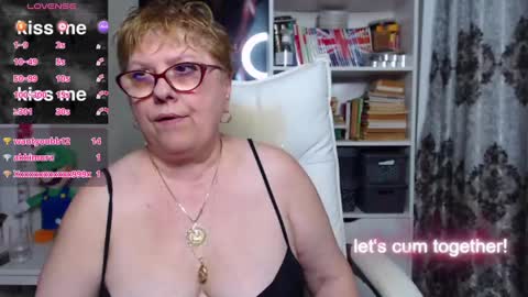 Snapshot of sexylynette4u chatting on 2, 2, 2025 sexylynette4u online show from 2, 2, 2025