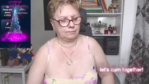 sexylynette4u online show from 15, 12, 2025