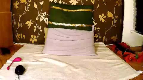 Squirty Maya Gold online show from 6, 10, 2025